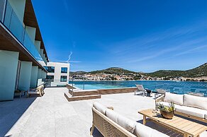 Marinus Beach Hotel