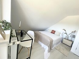 Impeccable 2-bed House in Albești