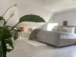 Impeccable 2-bed House in Albești