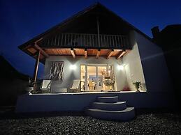 Impeccable 2-bed House in Albești