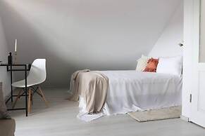 Impeccable 2-bed House in Albești