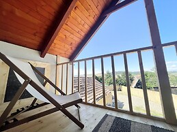 Impeccable 2-bed House in Albești