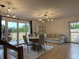 Impeccable 2-bed House in Albești