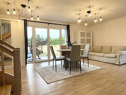 Impeccable 2-bed House in Albești