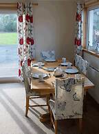 Lovely 3 Bedroom Bungalow Located in Drummore