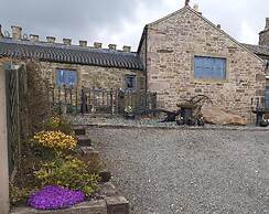 Peak District Cottage set in 5 Acres Near Buxton