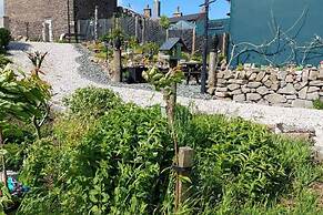 Peak District Cottage set in 5 Acres Near Buxton
