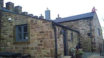 Peak District Cottage set in 5 Acres Near Buxton