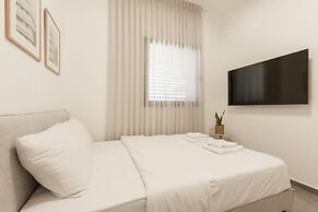 AirTLV - Menachem Begin Apartment