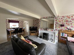 Stunning Two Bedroom Cottage in Honley