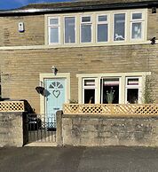 Stunning Two Bedroom Cottage in Honley