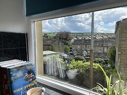 Stunning Two Bedroom Cottage in Honley