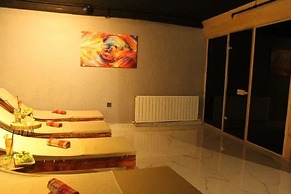 Nira Boutique Hotel