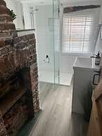 2 Bed Grade 2 - Dates Back to 1500's