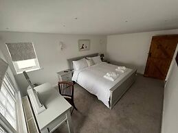 2 Bed Grade 2 - Dates Back to 1500's