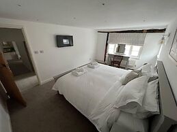 2 Bed Grade 2 - Dates Back to 1500's