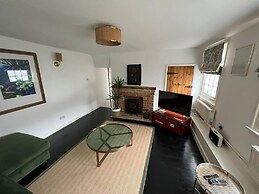 2 Bed Grade 2 - Dates Back to 1500's