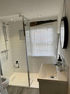 2 Bed Grade 2 - Dates Back to 1500's