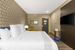 Glō Best Western Pooler - Savannah Airport Hotel