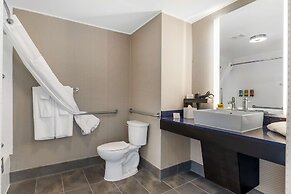 Glō Best Western Pooler - Savannah Airport Hotel