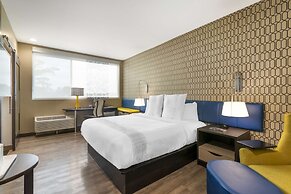 Glō Best Western Pooler - Savannah Airport Hotel