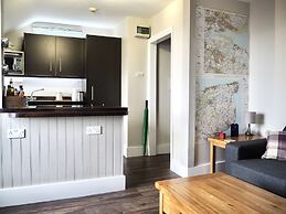 The Seaview Snug