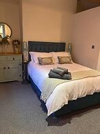 Remarkable 5-bed House in Ross-on-wye