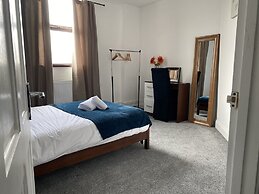 Modern 2 Bedroom Flat in Robert st, Swansea