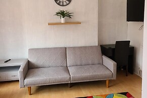 2 Bed Flat - Sleeps 3 - Parking - Wifi