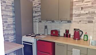 2 Bed Flat - Sleeps 3 - Parking - Wifi