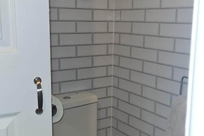 2 Bed Flat - Sleeps 3 - Parking - Wifi