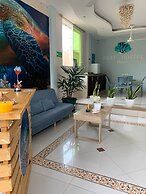 Reef Hostel Manta
