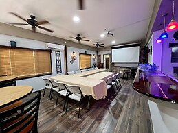 One South Place Hotel