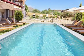 Villa Fisi 1 - Pool, Hot Tub & Mountain View