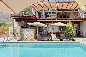 Villa Fisi 1 - Pool, Hot Tub & Mountain View