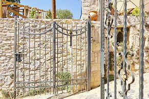 Villa Fisi 1 - Pool, Hot Tub & Mountain View