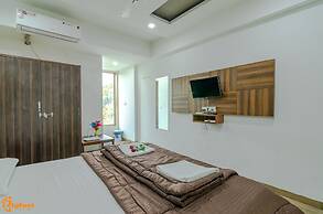 White House Beach Resort