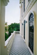 Daddy Dream Hotel and Residence