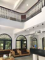 Daddy Dream Hotel and Residence