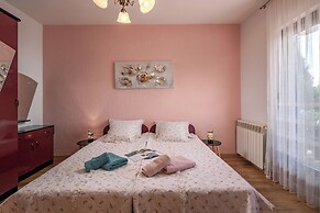 Kostrena Apartment Maja