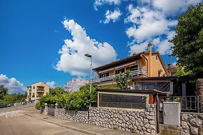 Kostrena Apartment Maja