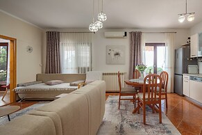 Kostrena Apartment Maja