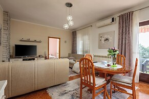 Kostrena Apartment Maja