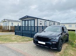 Prime Location 3-bed Chalet in Seal Bay, Selsey