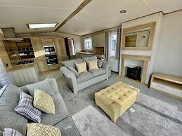 Prime Location 3-bed Chalet in Seal Bay, Selsey