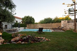 Villa Garifalia with Sauna & Hydromassage