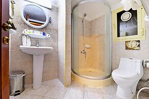 OYO 125 Moon Plaza Hotel