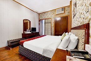 OYO 125 Moon Plaza Hotel