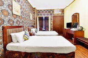 OYO 125 Moon Plaza Hotel