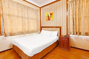 OYO 125 Moon Plaza Hotel